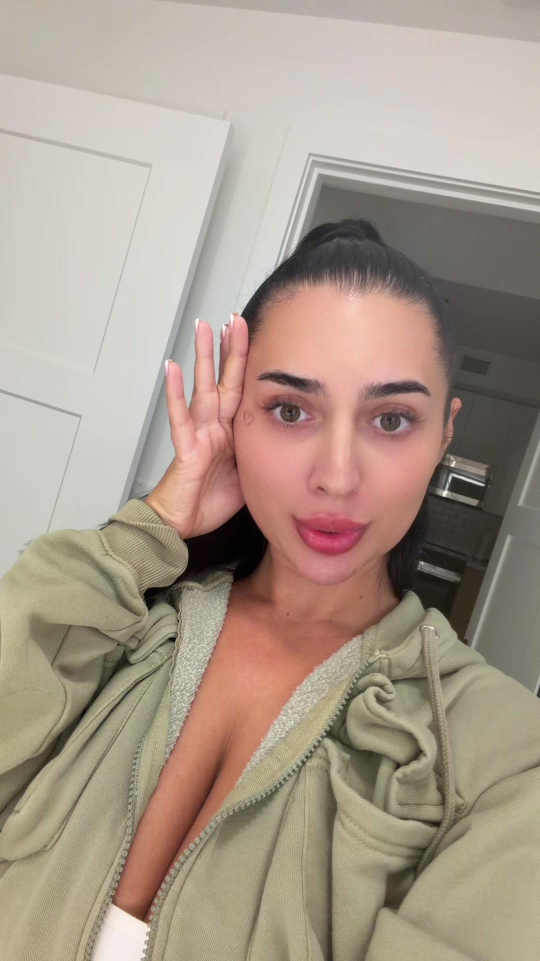 @brookelapolt