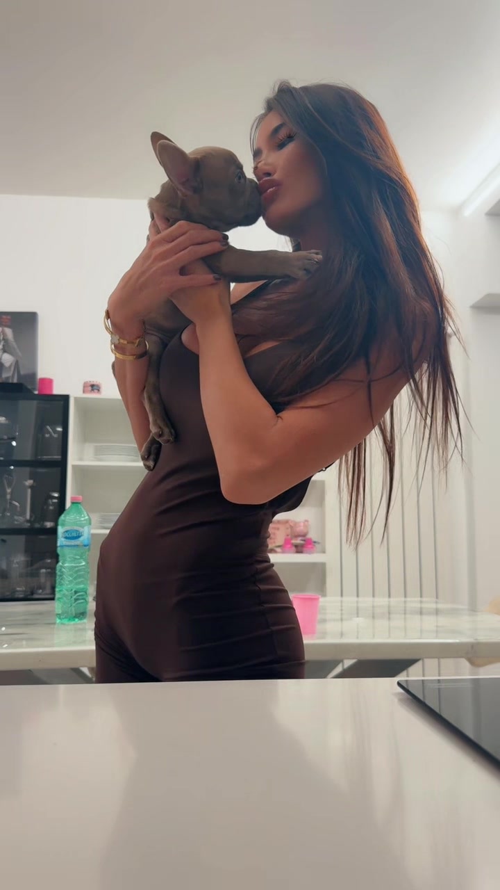 @flaviadevivo