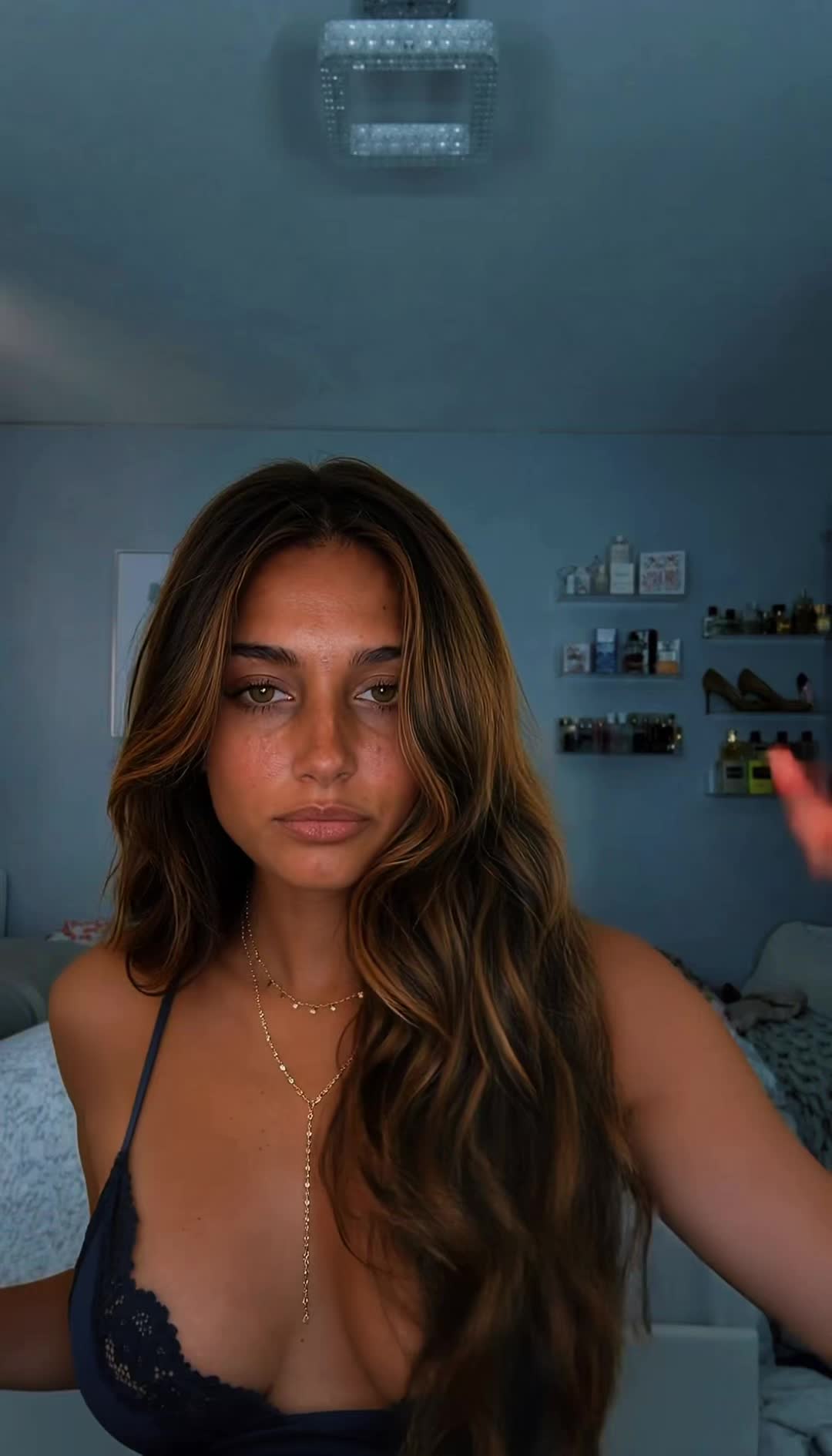 @Laura Elyra