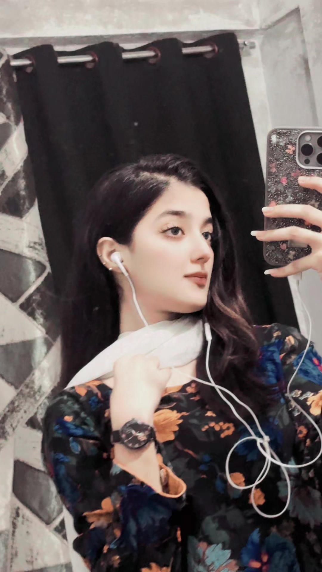 @𝕾𝖆𝖒𝖊𝖊𝖗𝖆 𝕶𝖍𝖆𝖓 🕊️