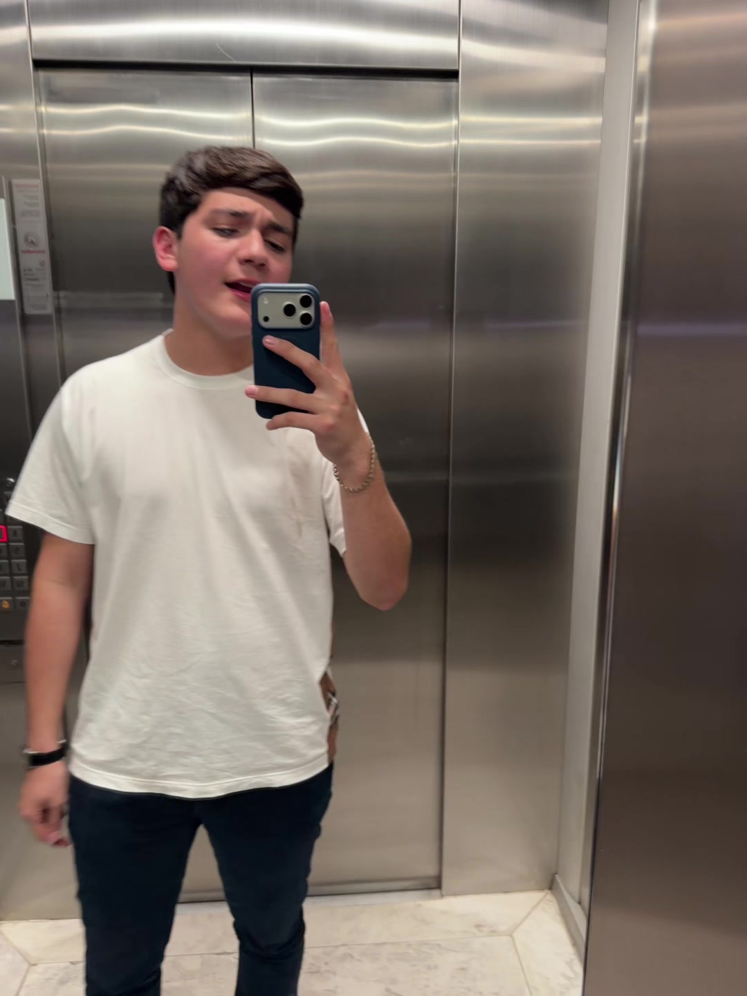 @Elpilotito