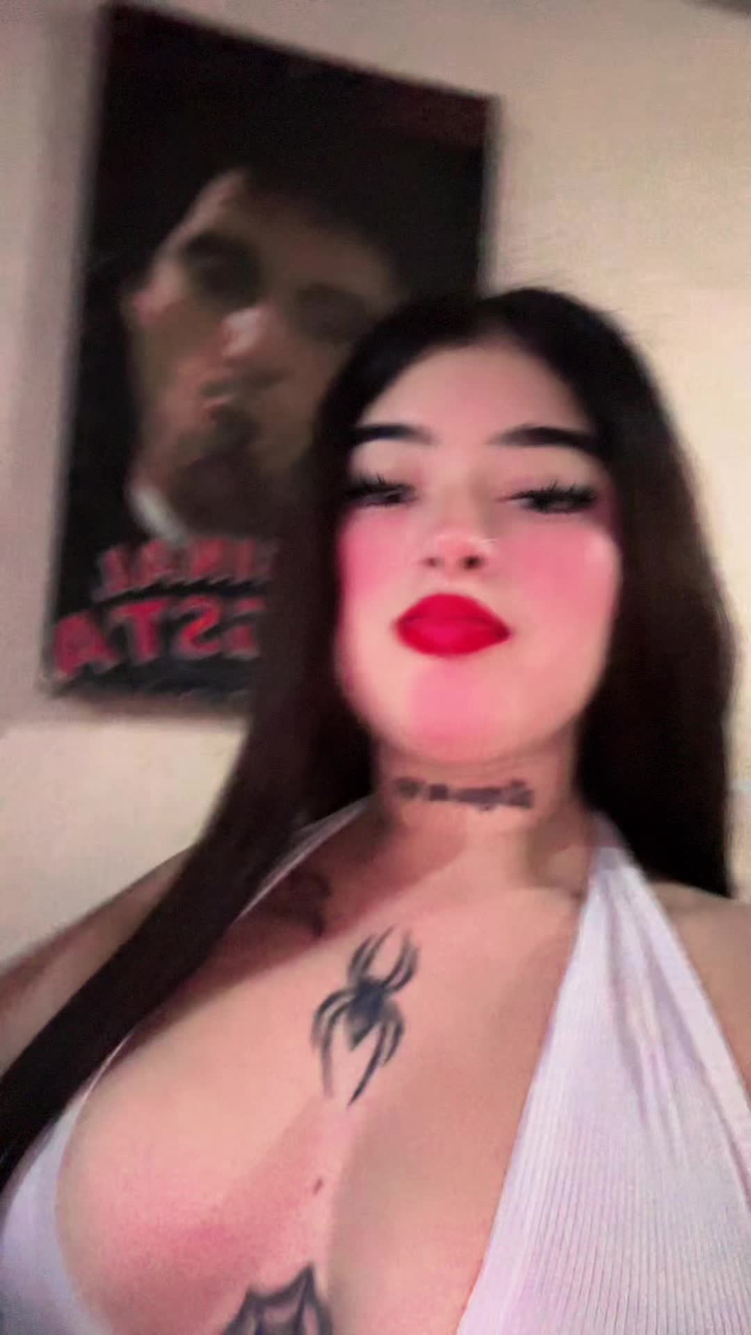 @Brii🍒🕸️