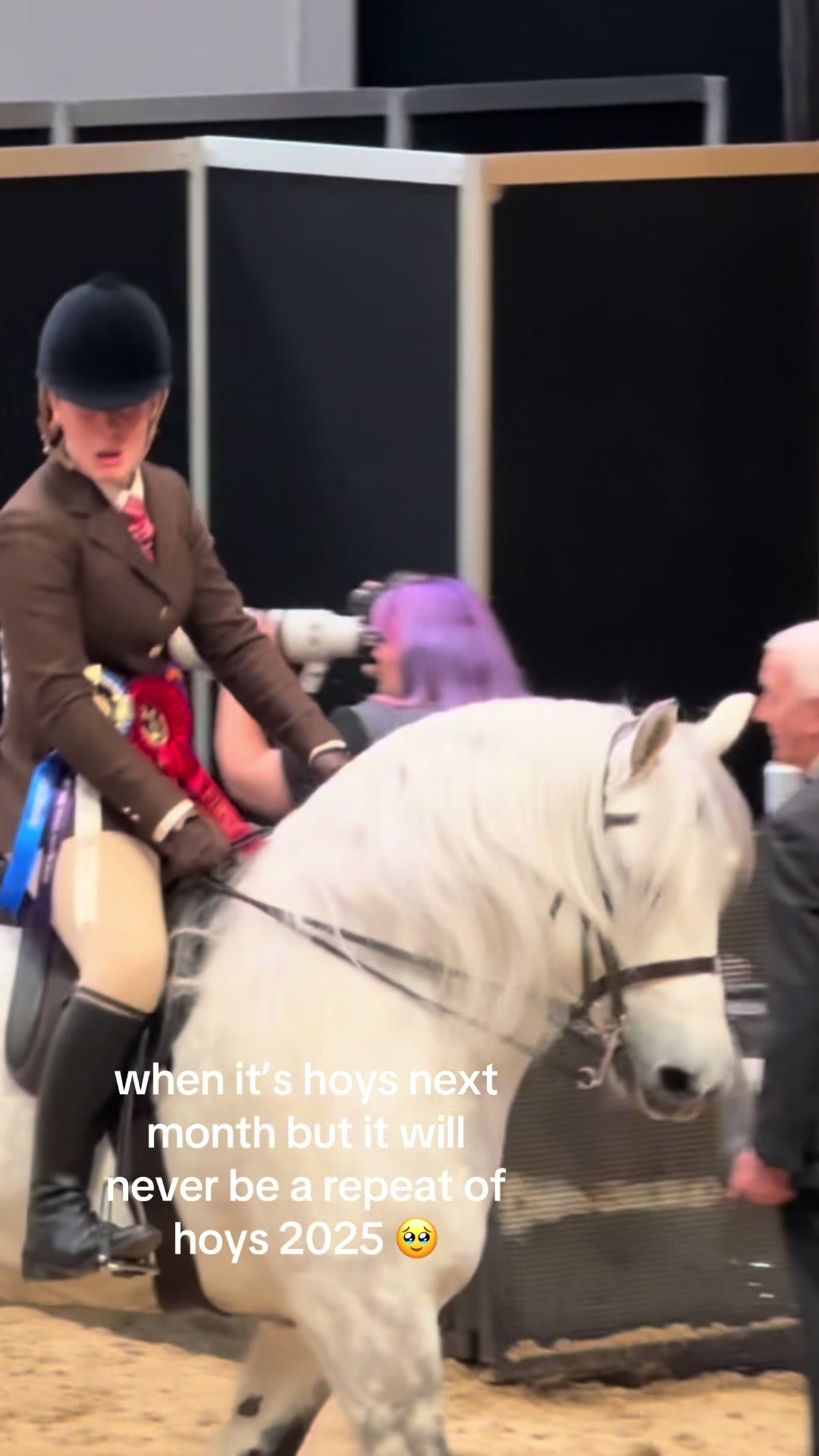 @HOLLY SMITH🏴