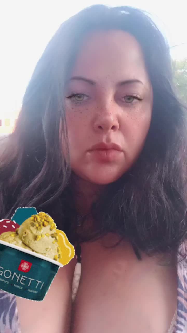@Carmen De Rovertis