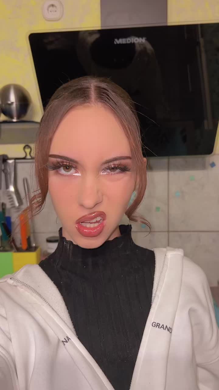 @Julie_🦋🎗️