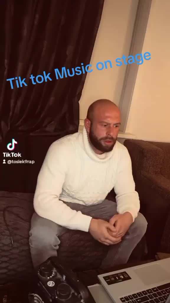 @Tosiek_9