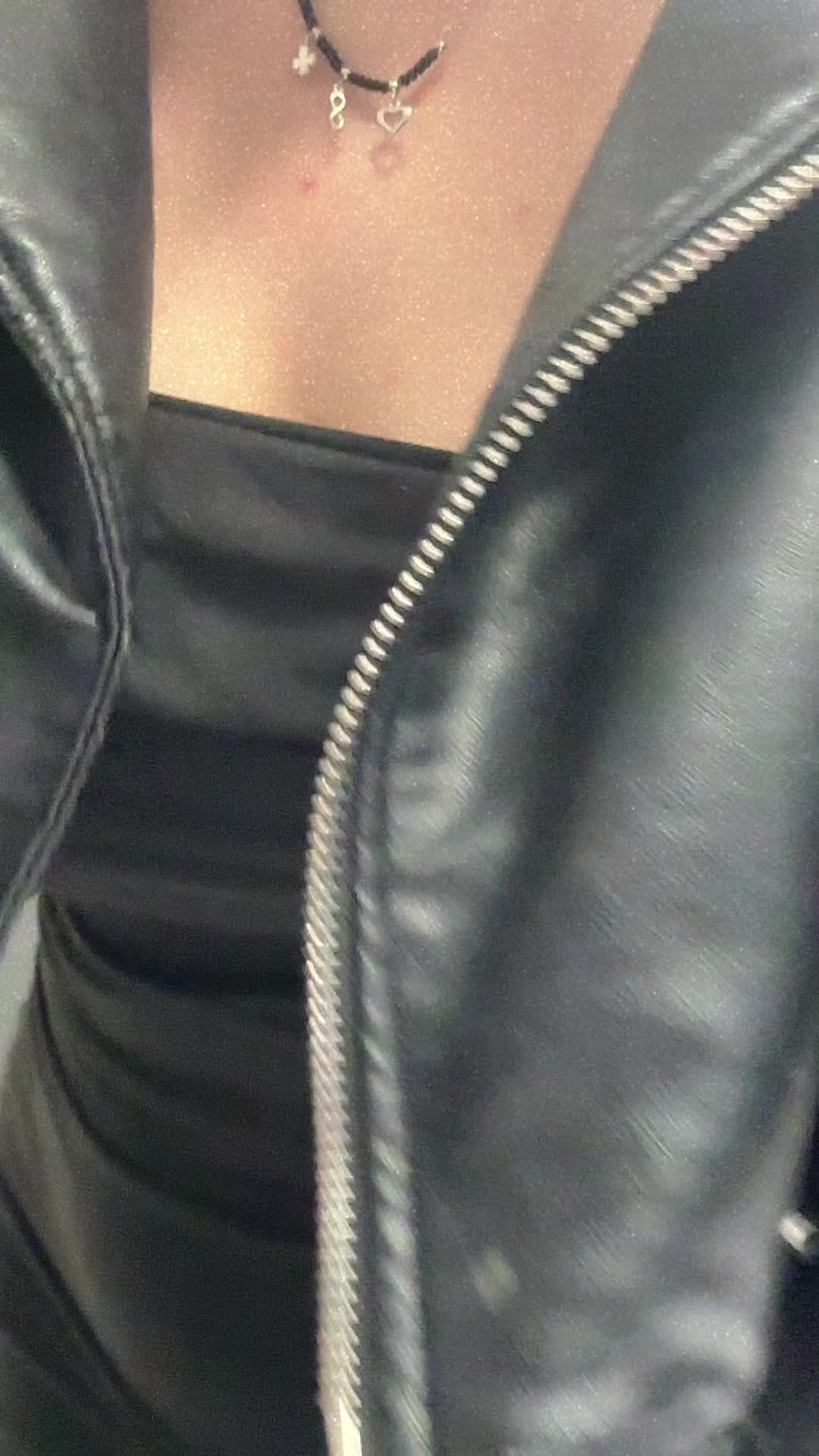@Nikaa_
