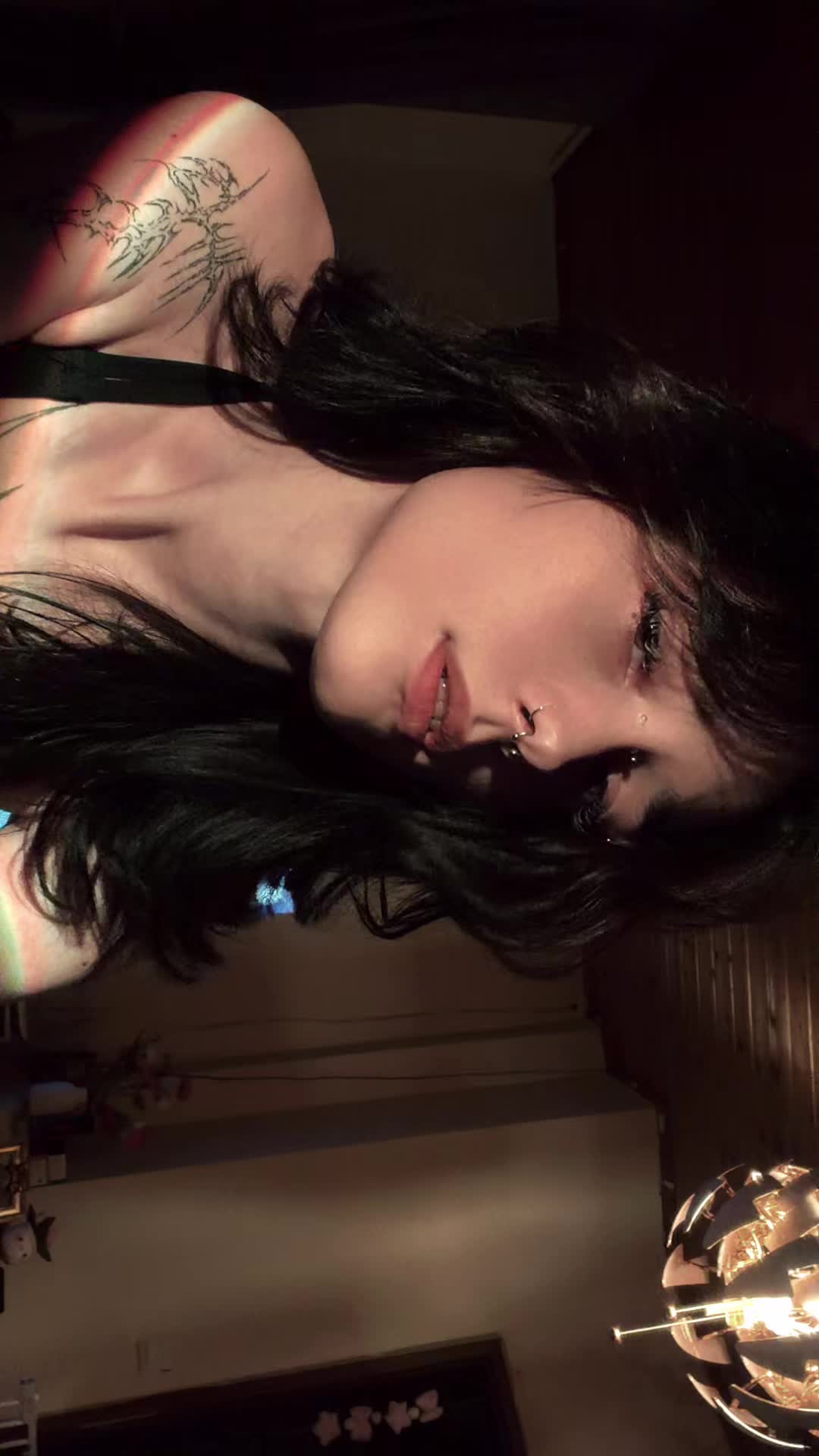 @strwberrii