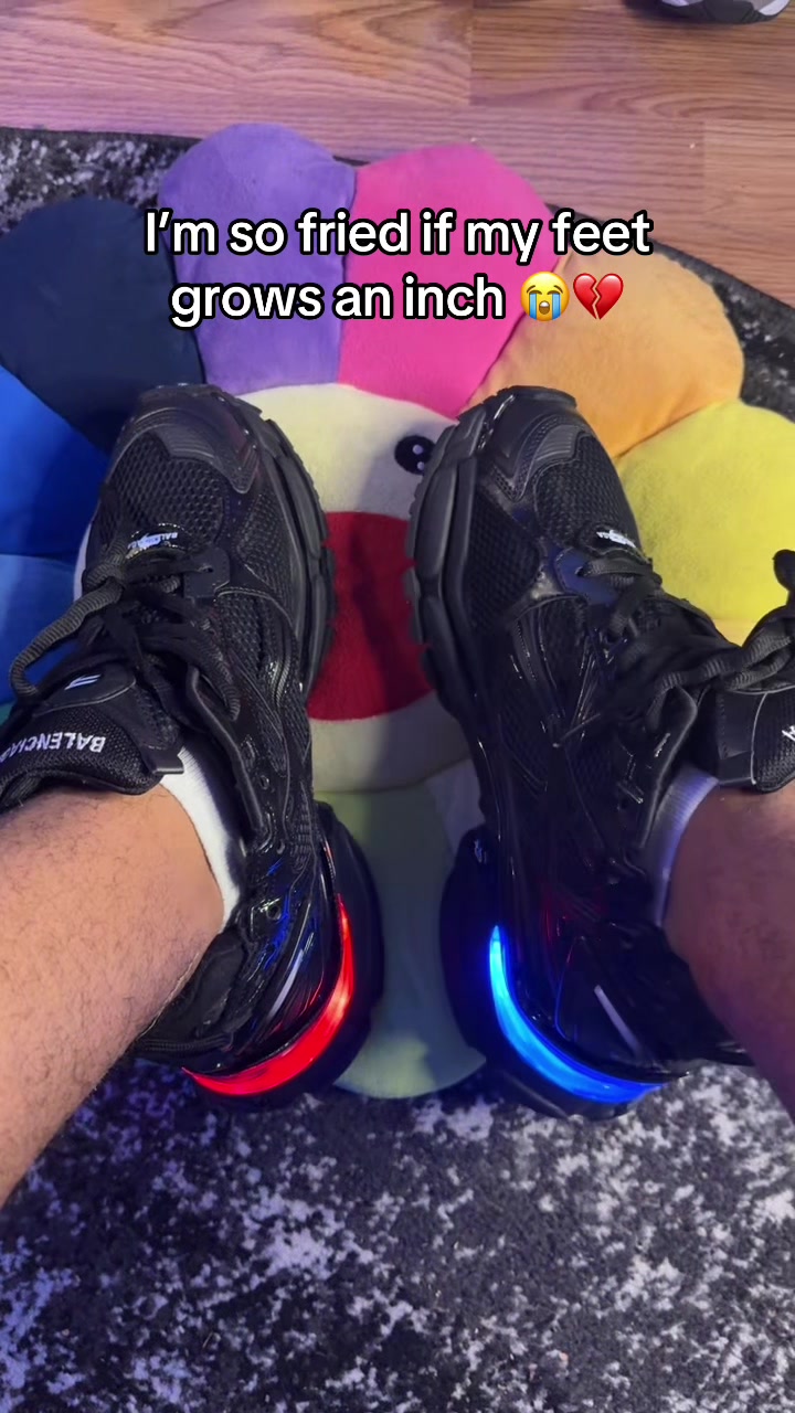 @SneakerLuverDude
