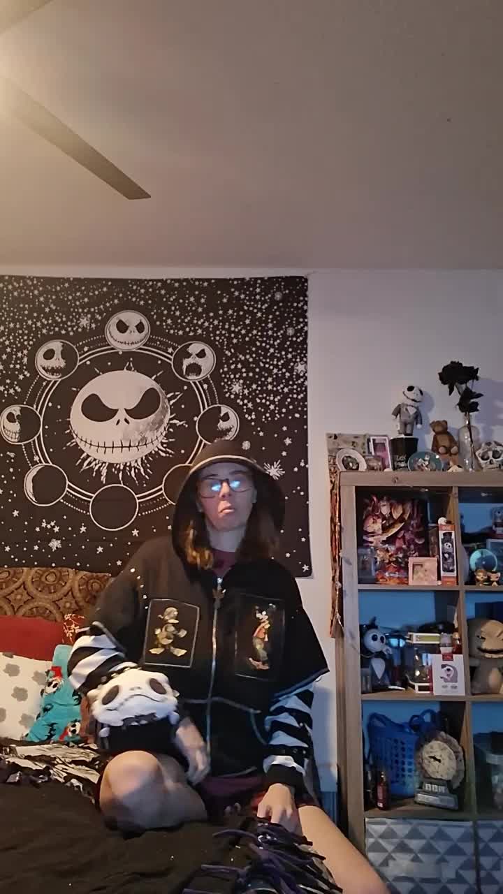 @Miss Angel Skelligton