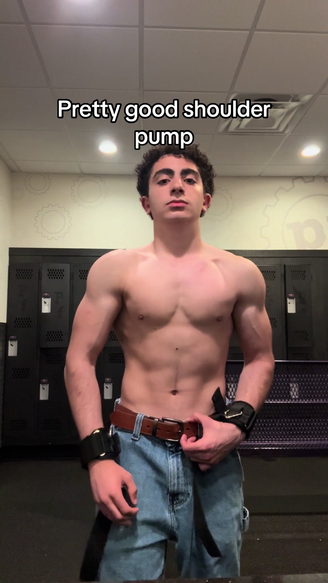 @Moose lifts🫎