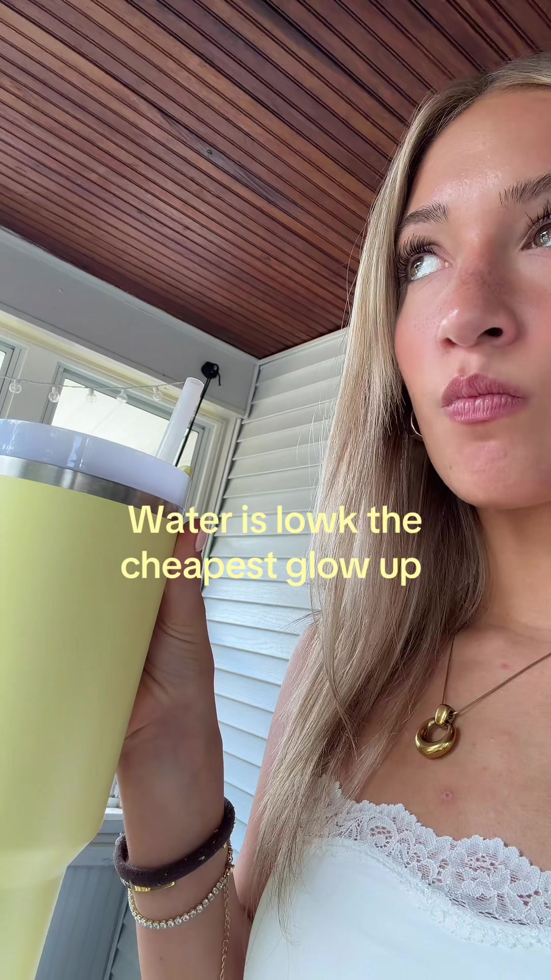 @caitlynnavery