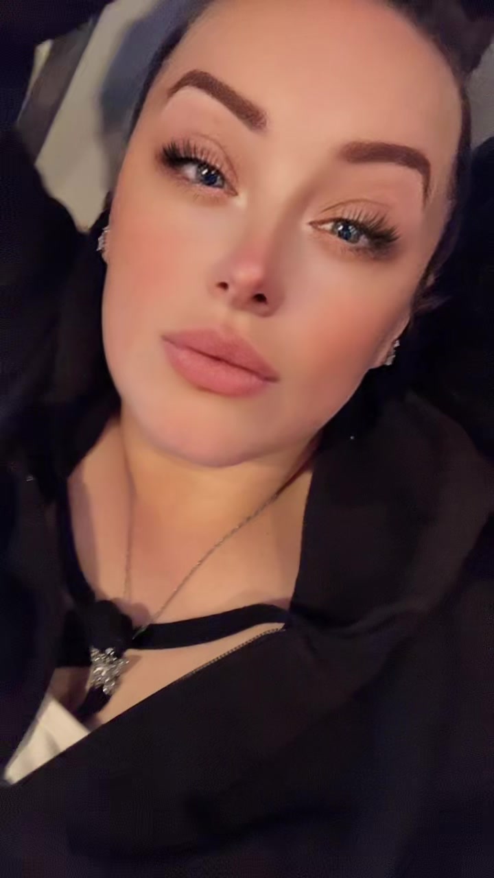 @JustASmallTownGirl🩷💜