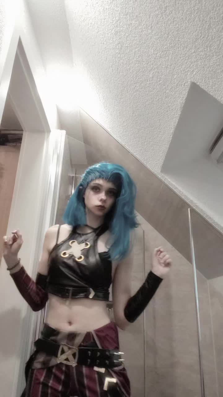 @Cosplayer