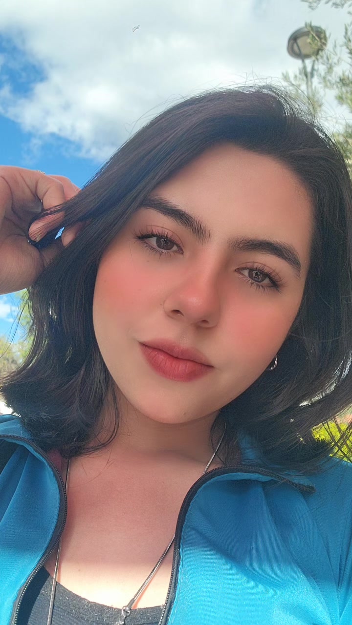 @Ximena Poveda 👻