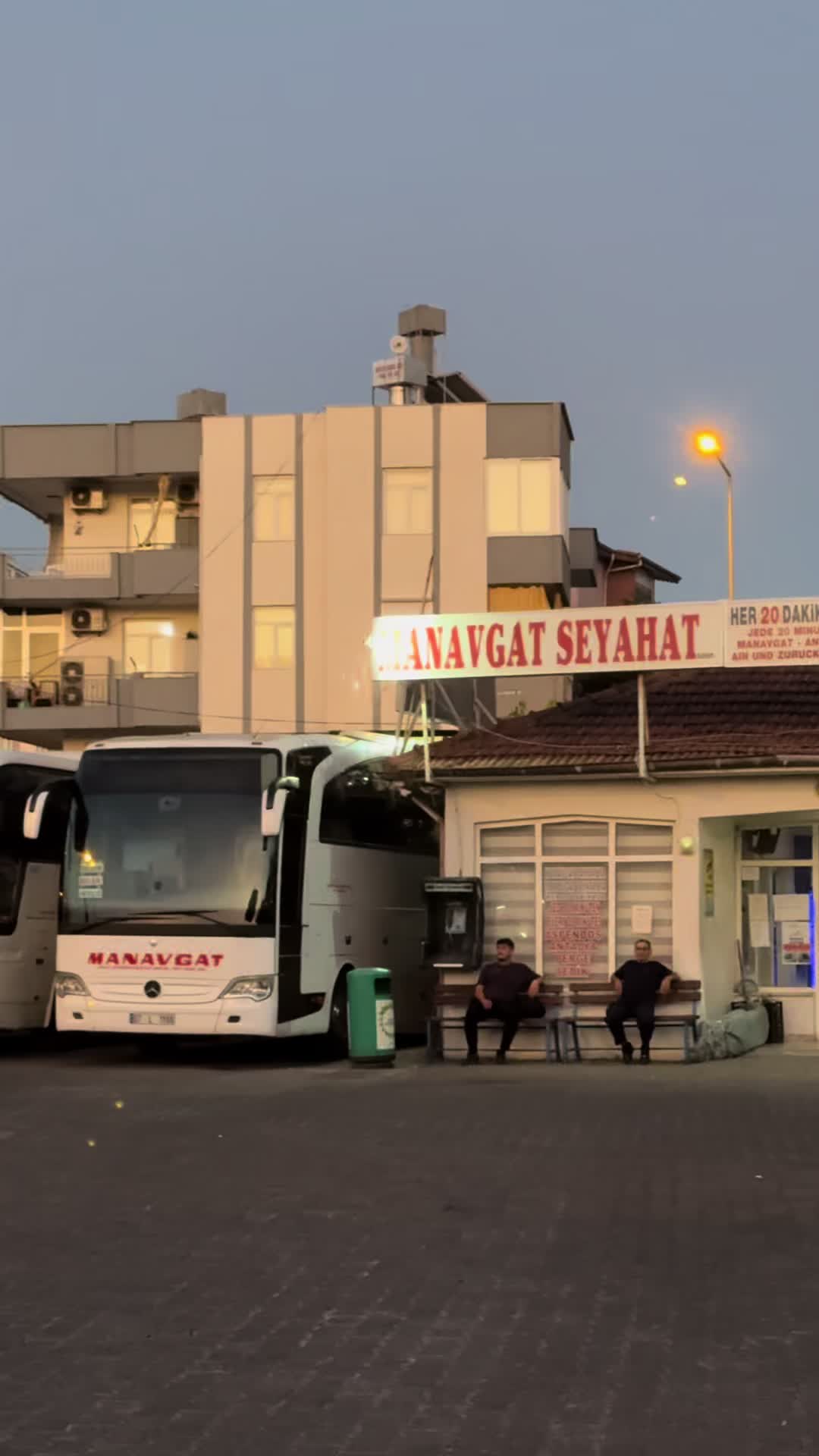 @Ayhan Özden
