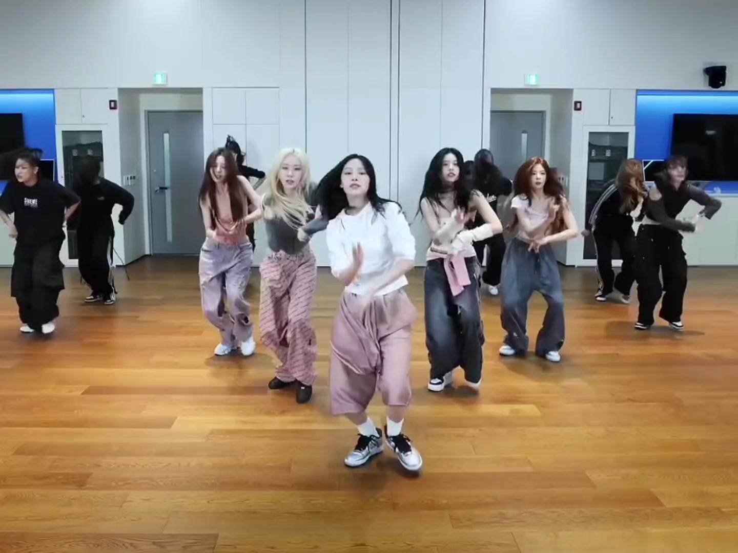 @kiara | 𝕸ꨵׄ𝗢࣭͠𝗧͂𝗧̸͟𝗢⁵