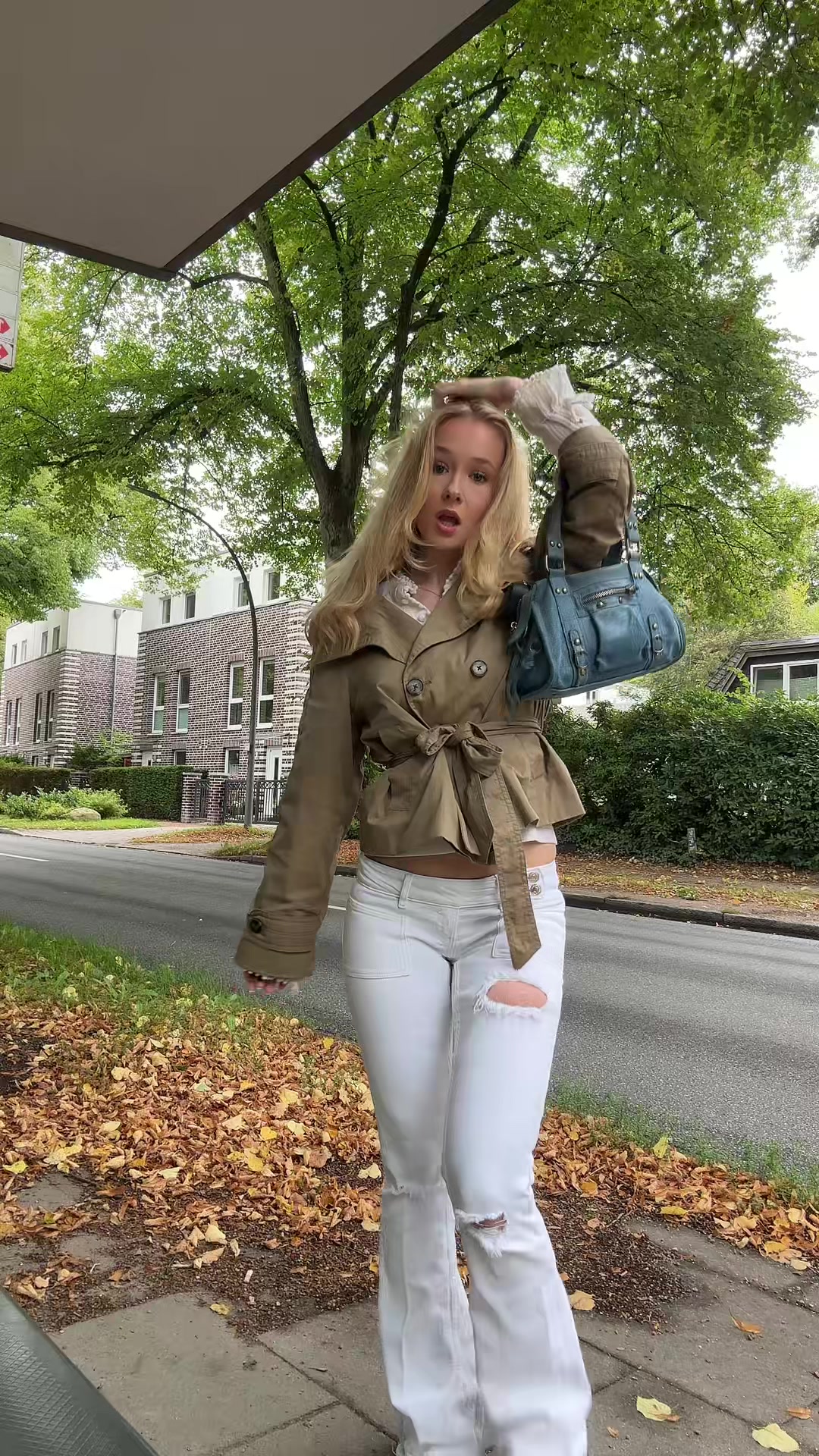 @LARISSA