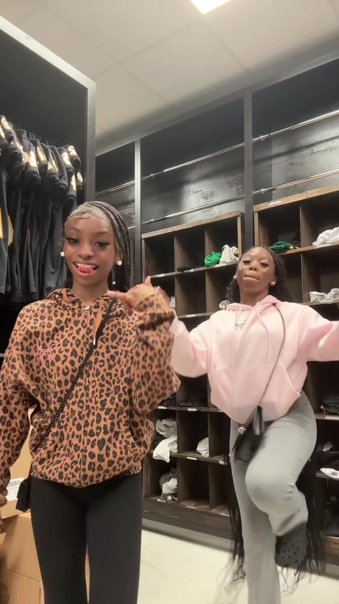 @doll .