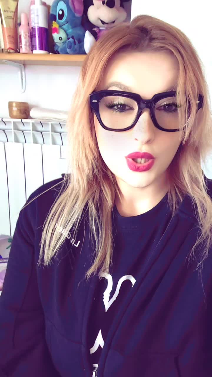 @Vanessa 🤍💜🦋