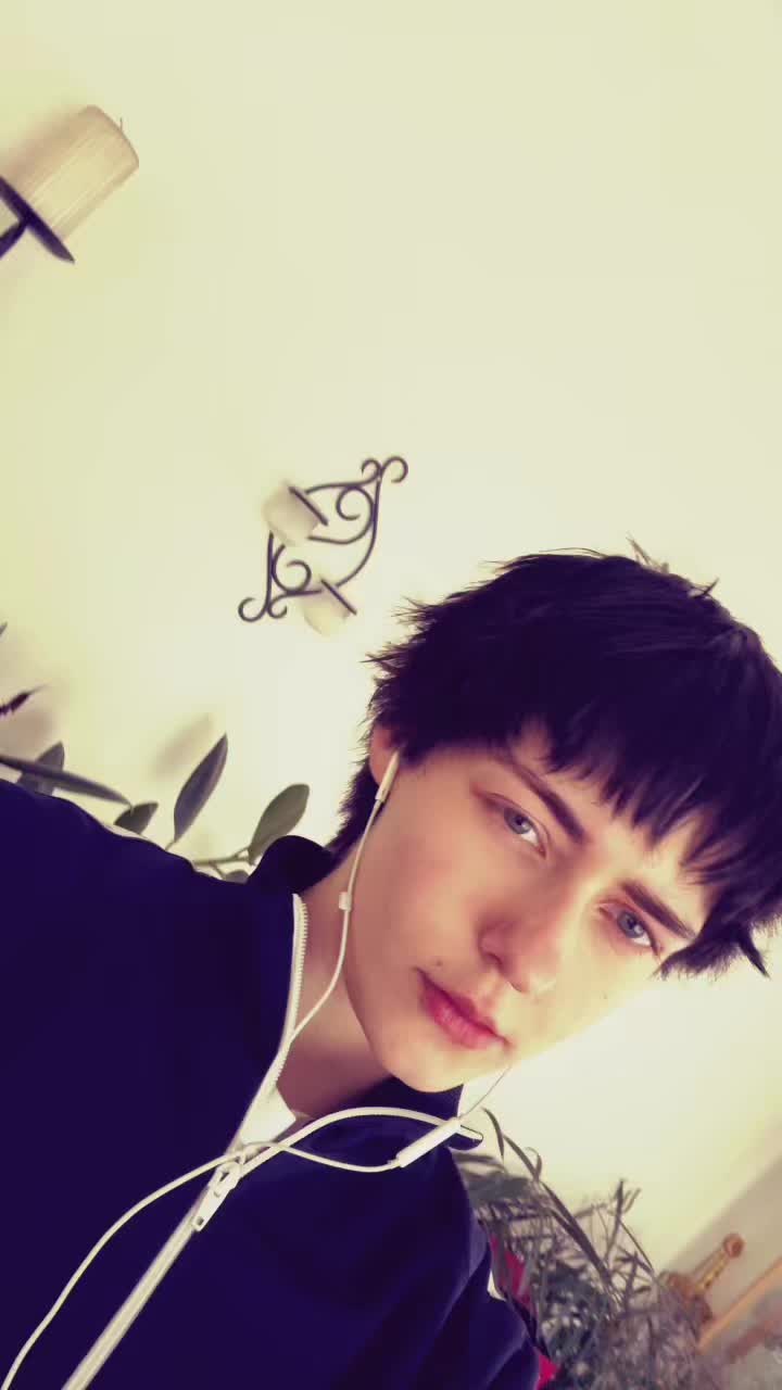 @𝕷𝖊𝖛𝖎