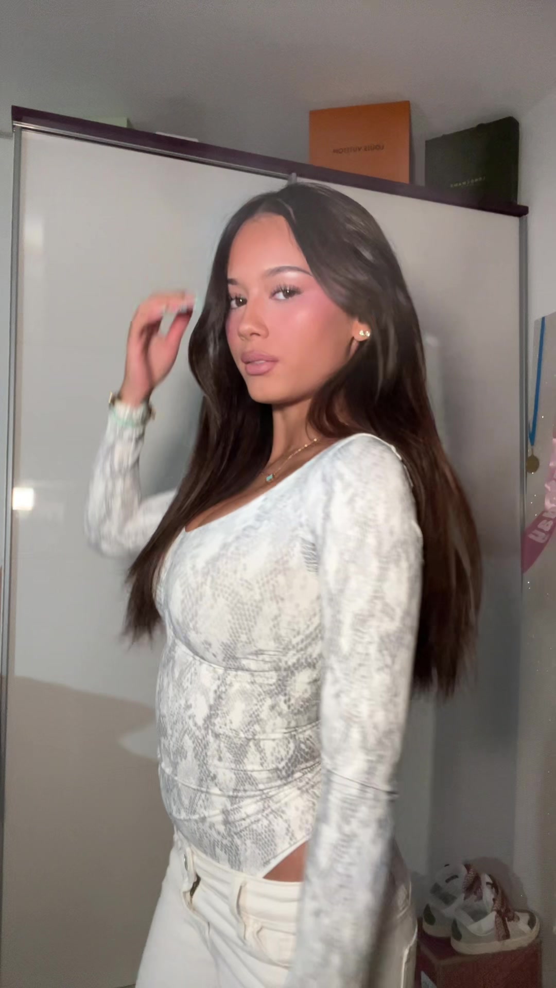 @𝐒𝐡𝐚𝐫𝐨𝐧 𝐊𝐡𝐚𝐞𝐥𝐚