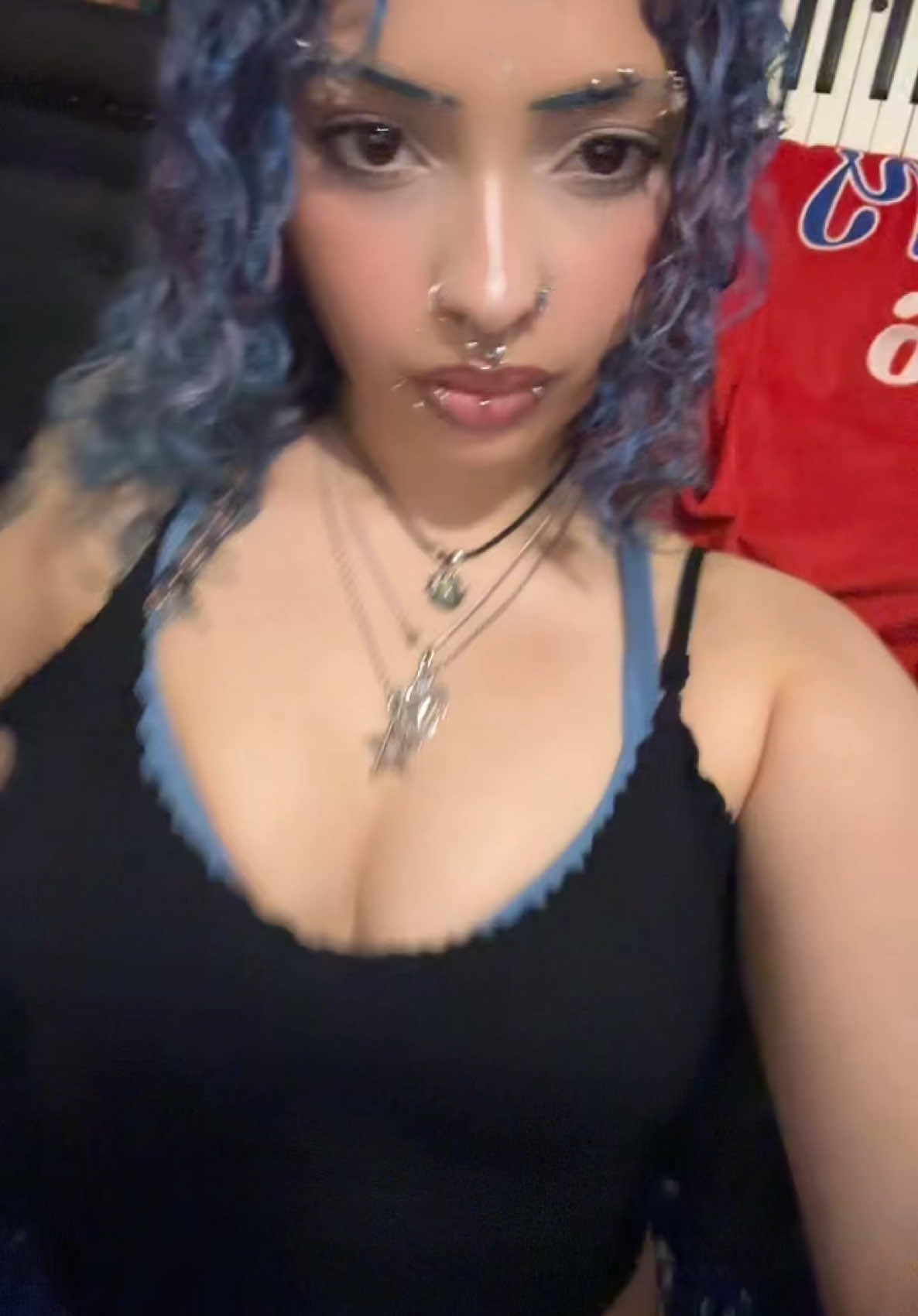 @>:)