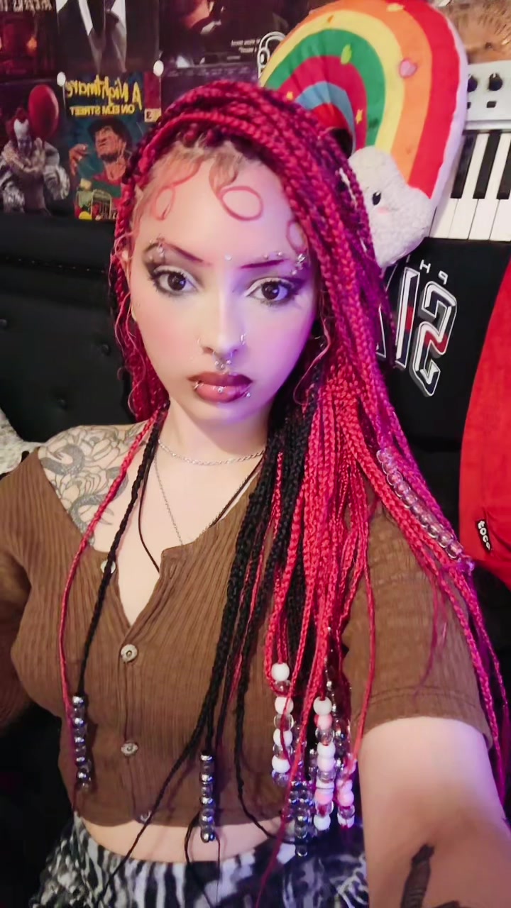 @>:)