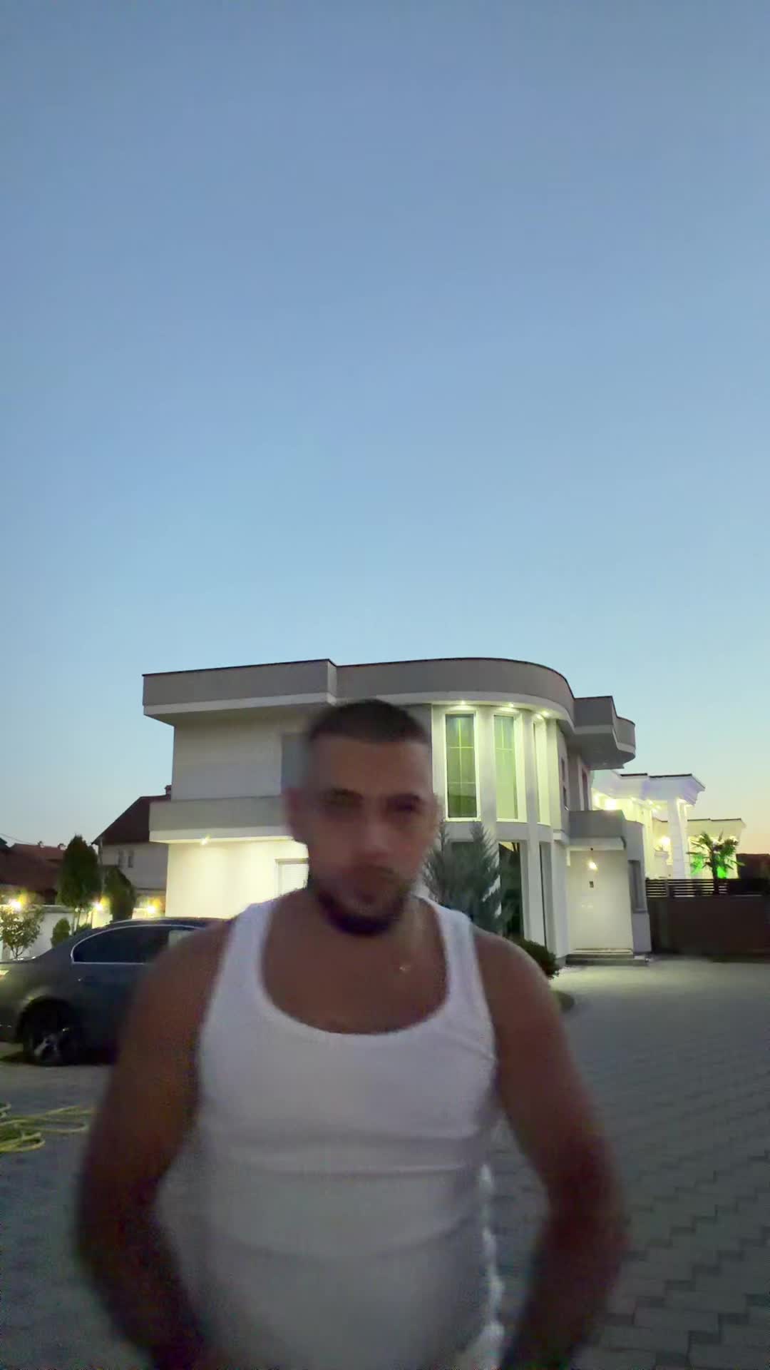 @Leon