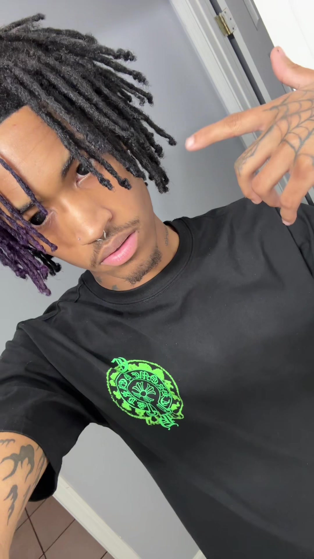 @⛧