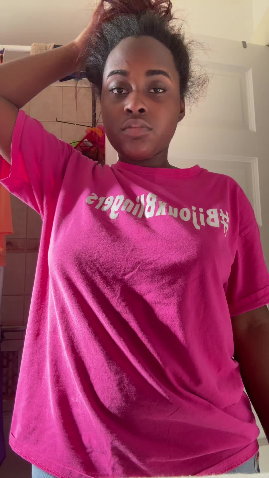 @👩🏾&zwj;🦲baldie 👩🏾&zwj;🦲