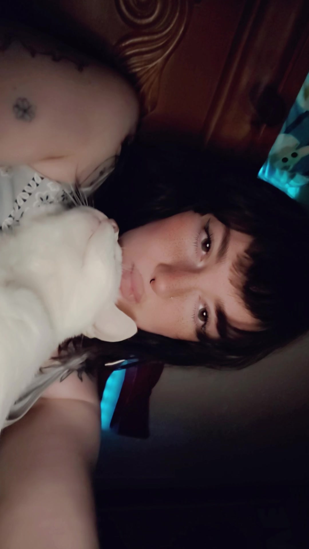 @pale4moonlight