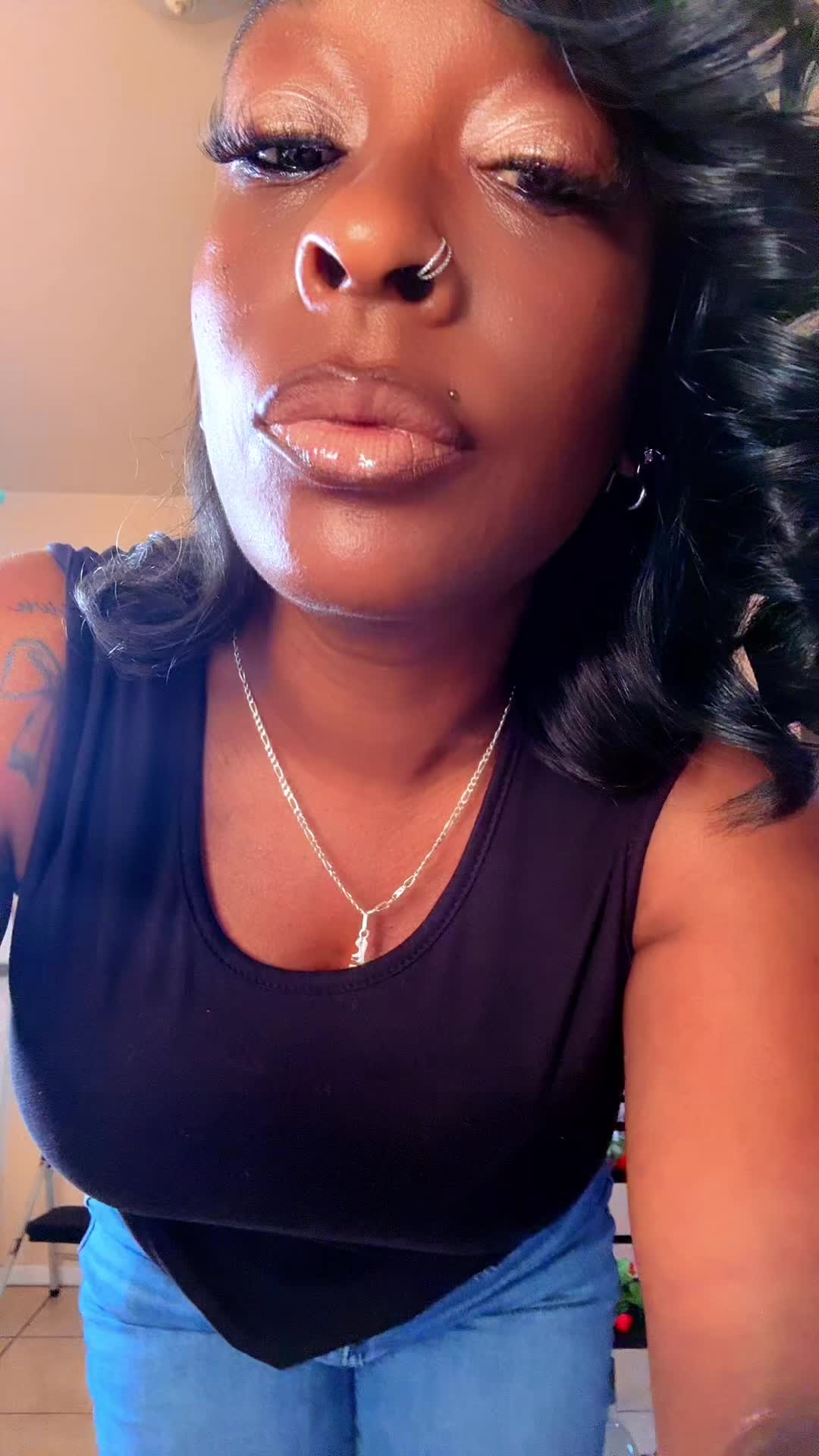 @BlackHelloKity