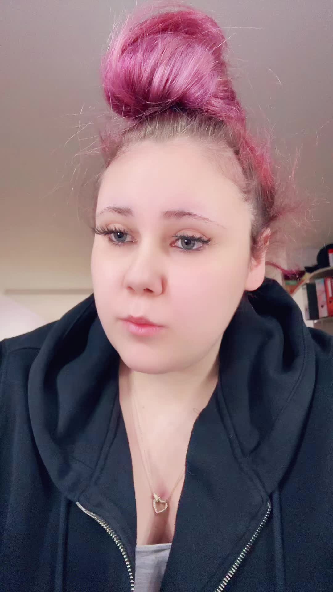 @Beccy🦋۶ৎ