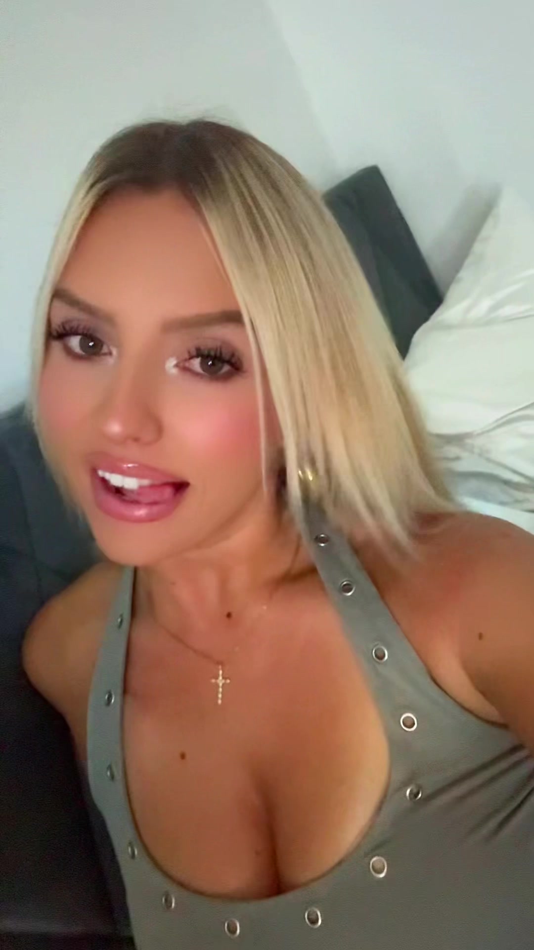 @jacquelineschx