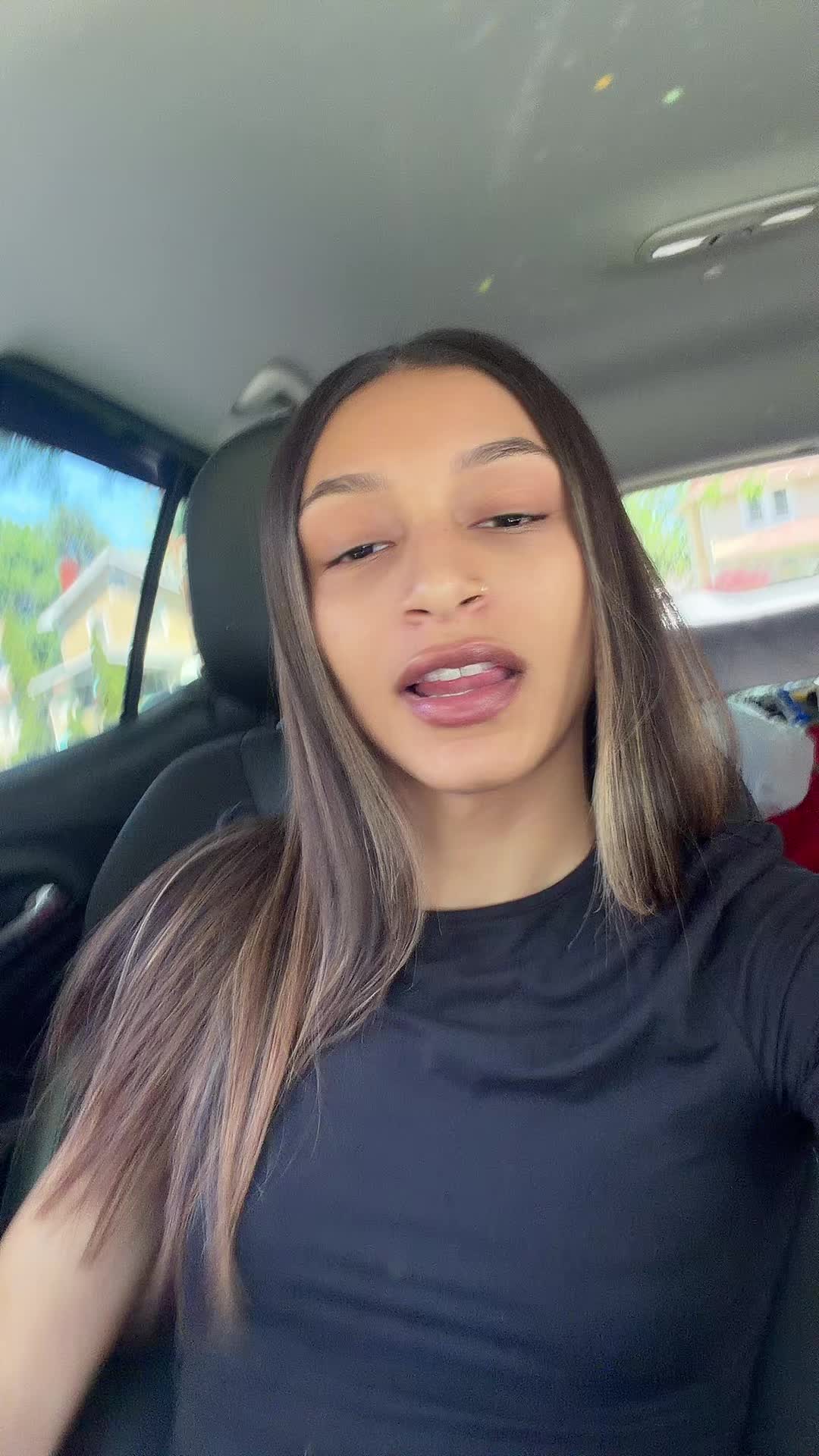 @urlocalhotweirdo
