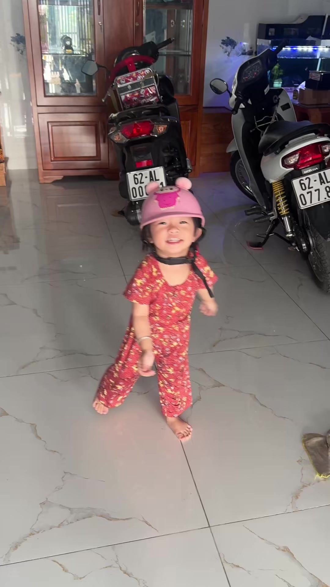 @Uy&ecirc;n Nhi