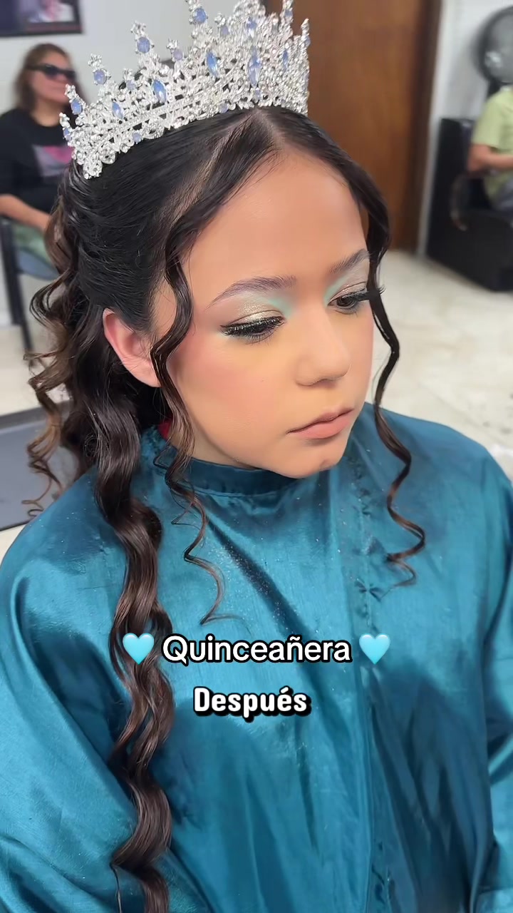@️Angie Cast