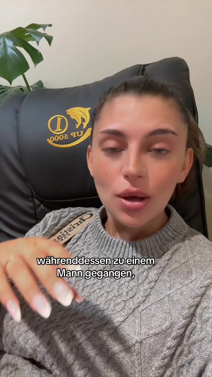 @MiraBks