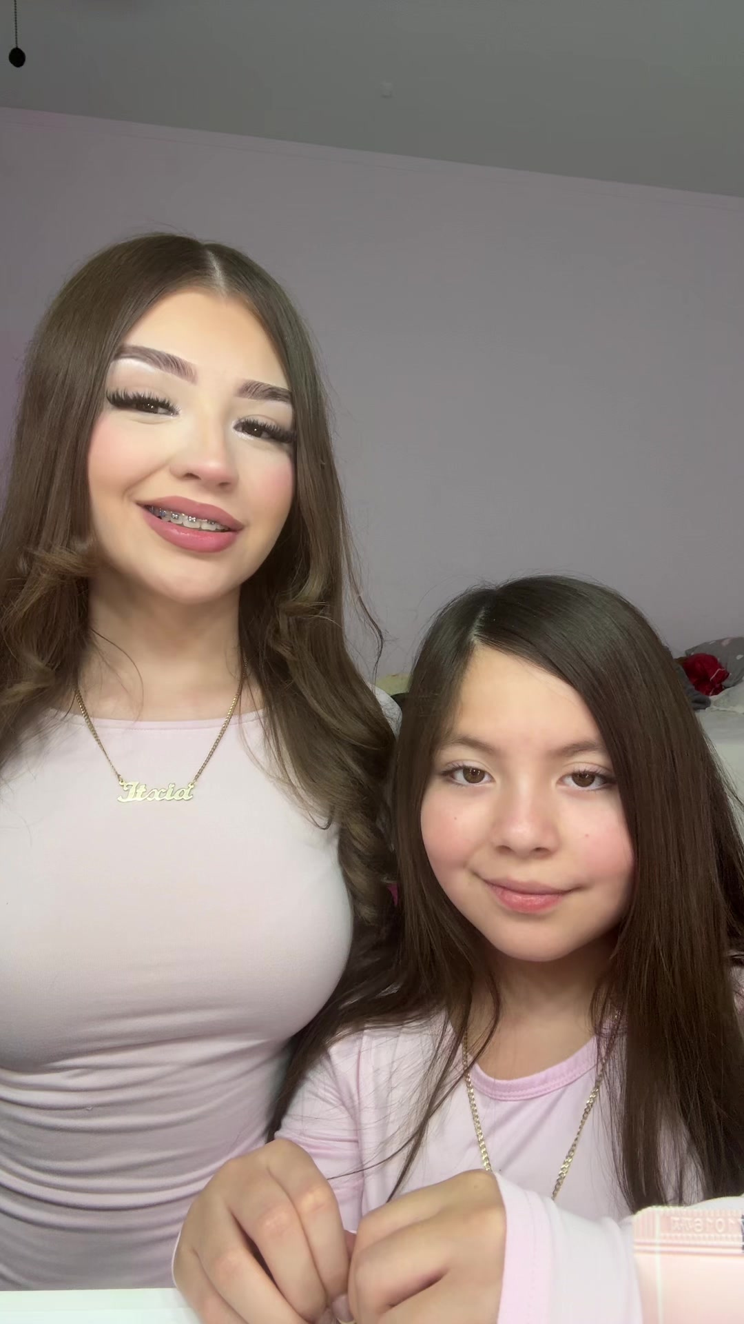 @Deliciaasisters