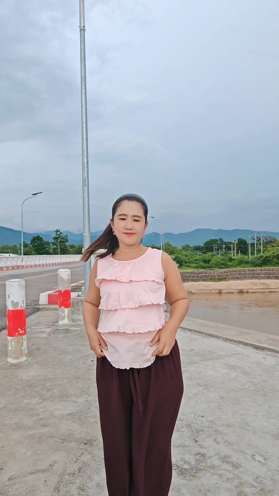 @Song Laypyay Hnin (Official )