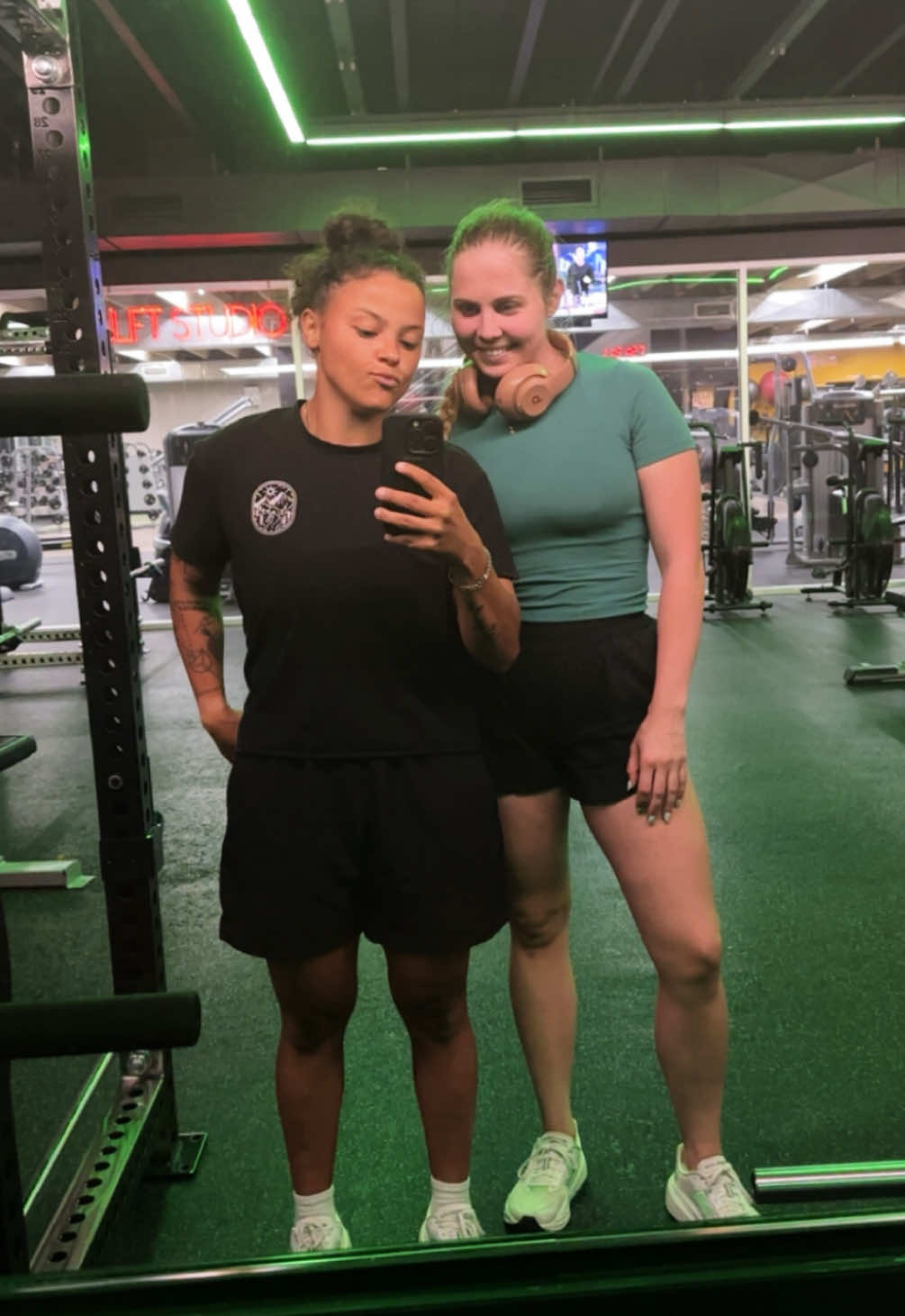 @ana caldwell | travel/gym🌈🌏
