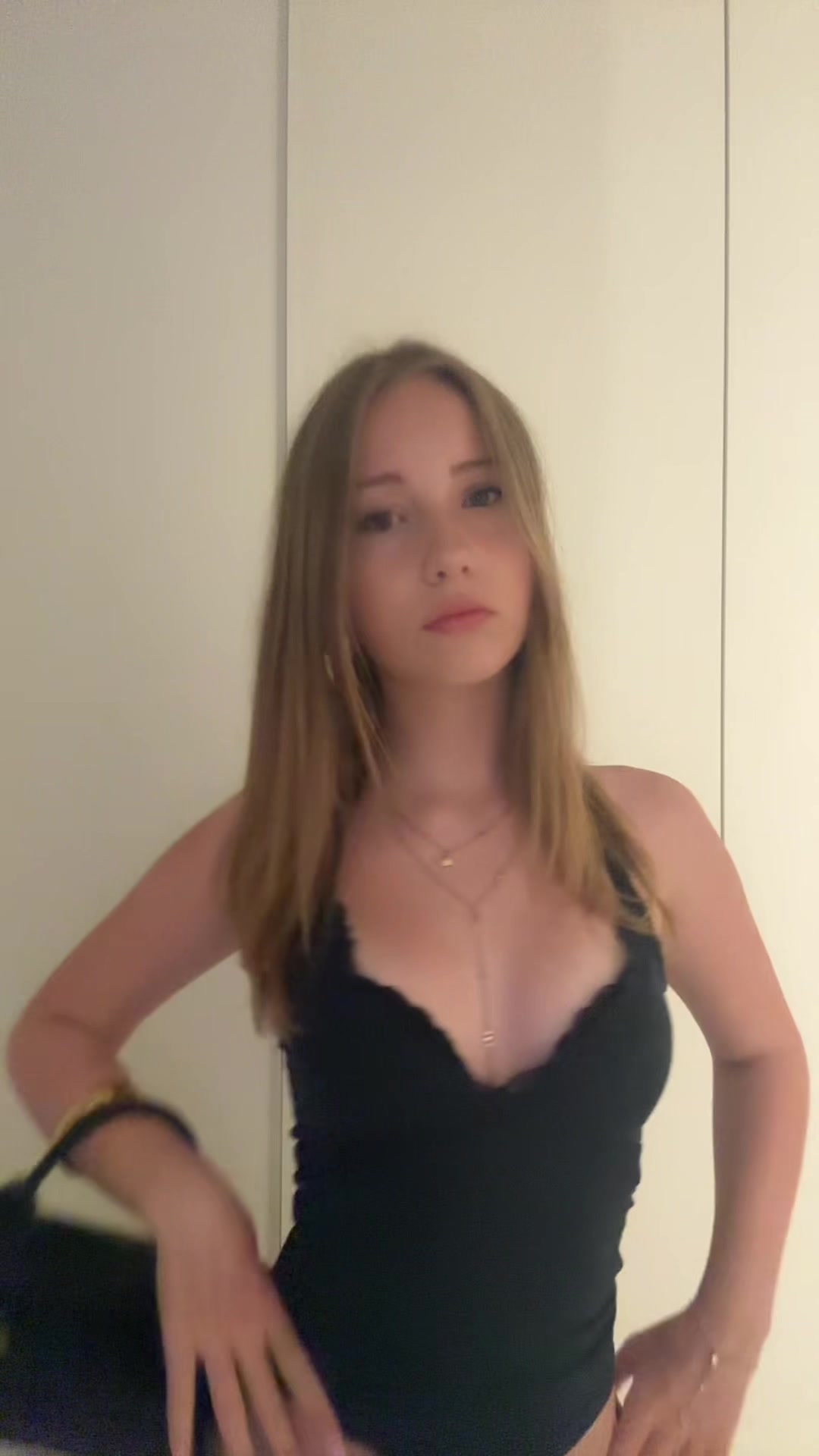 @???