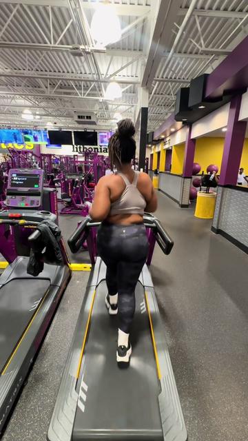 @Hercurvelifestyle + Fitness