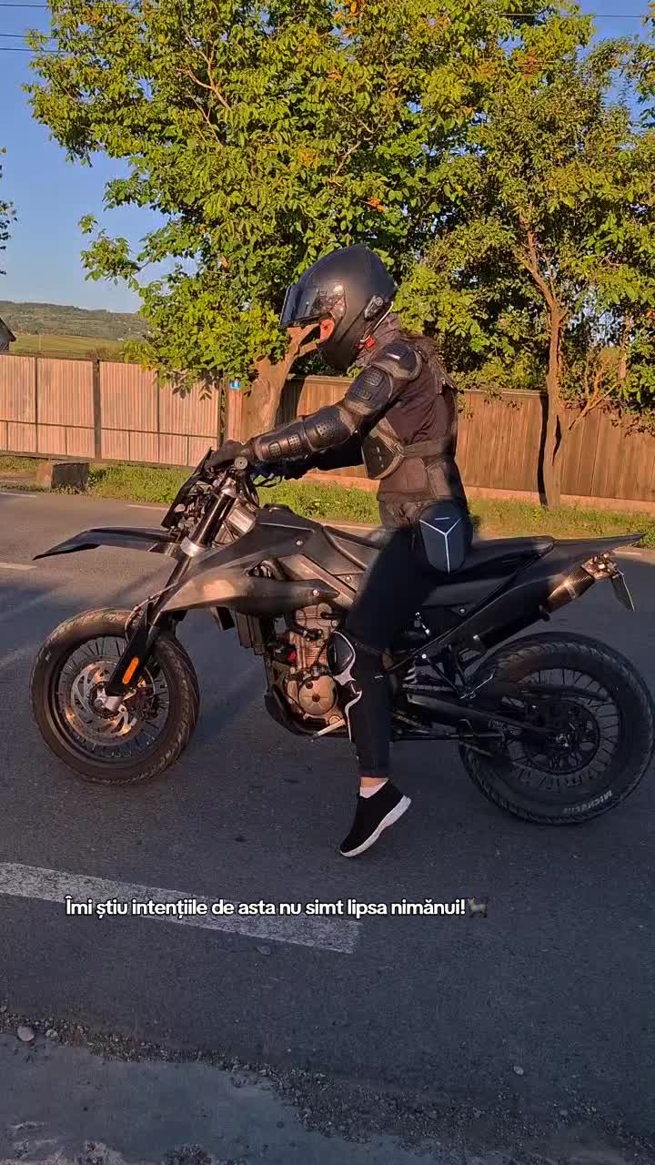 @🏍Alexandra-Teodora🐈⬛