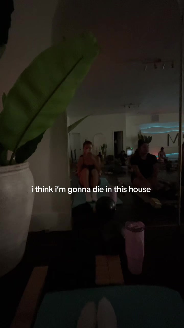 @rosyveeee
