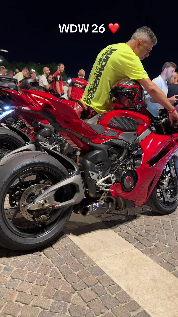 @❤️Ducati in love❤️🖤💙