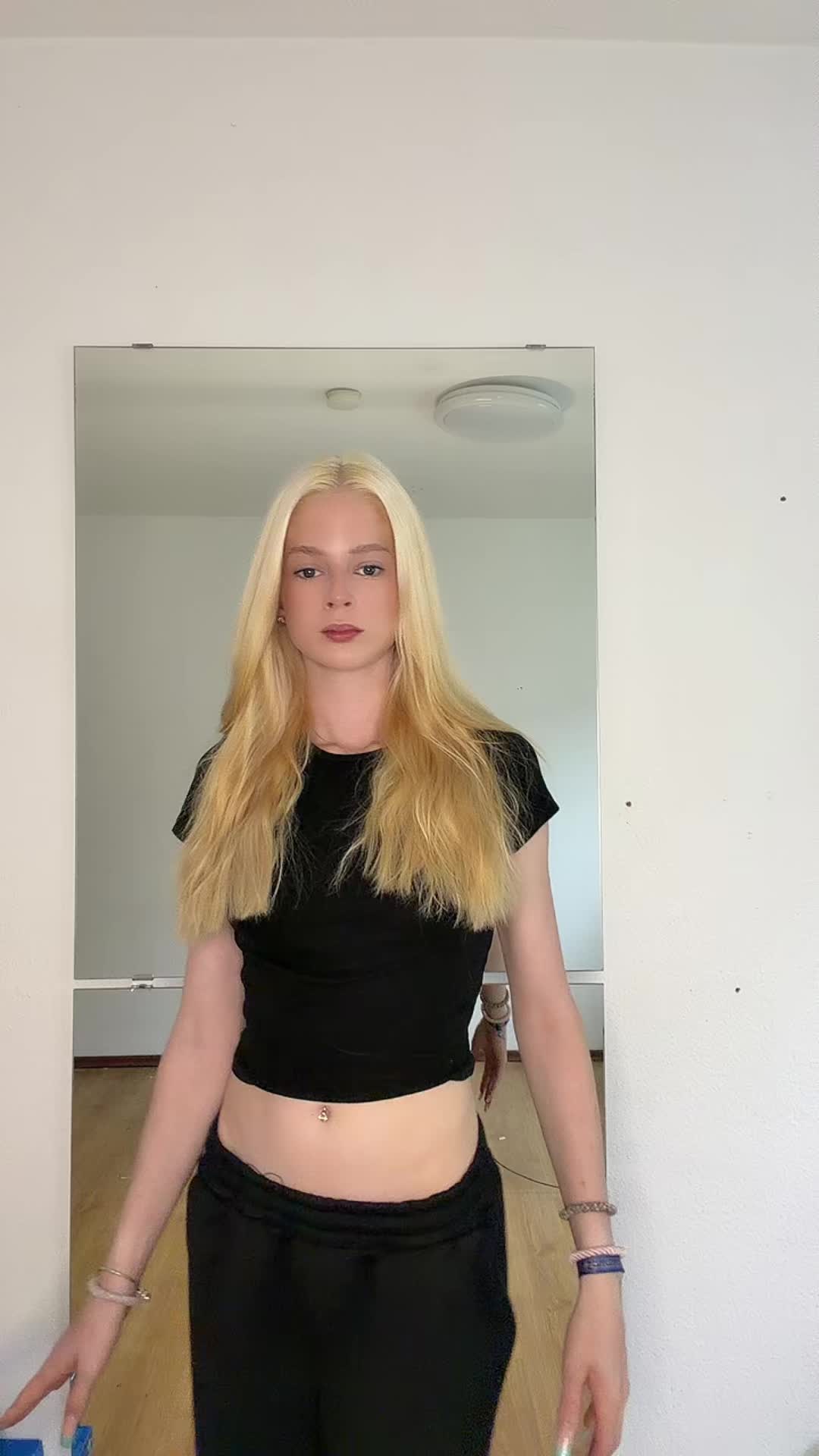 @𝓁𝒾𝓋𝒾 🎀