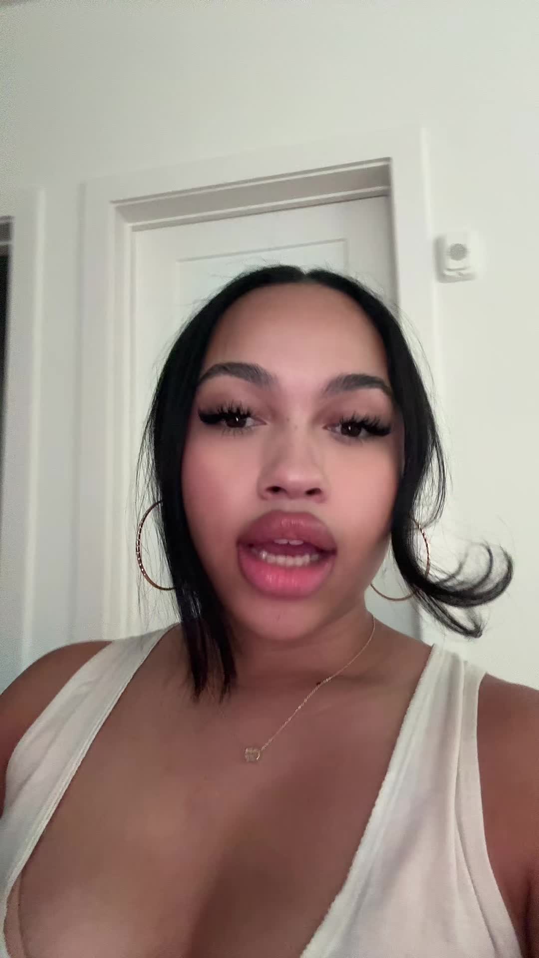 @Bella