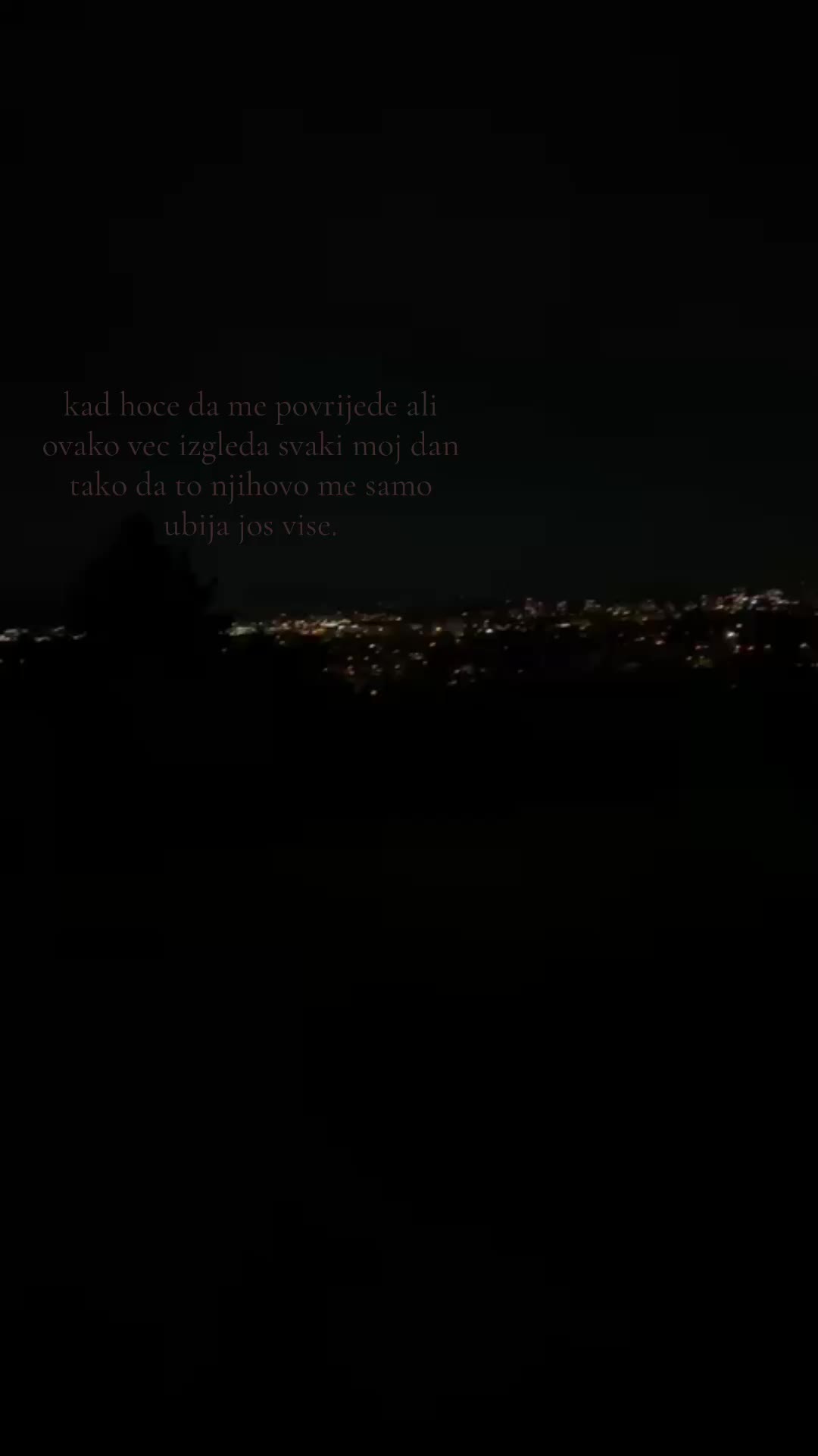 @𝐄